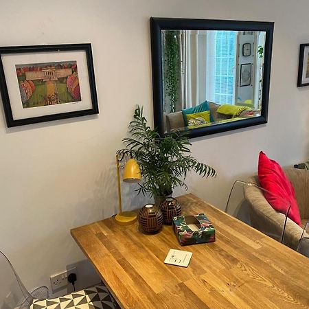True Colours Apartment In Central Location 뱅거 외부 사진