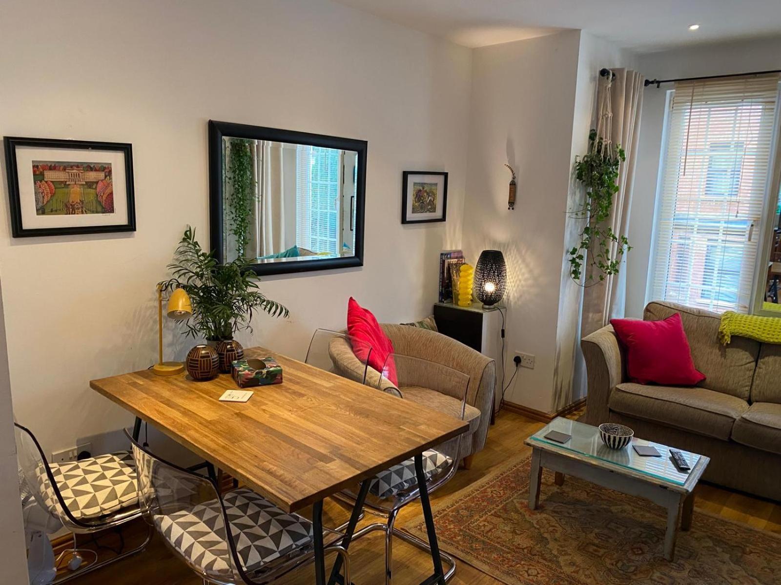 True Colours Apartment In Central Location 뱅거 외부 사진